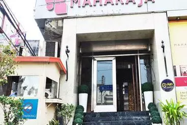 Hotel Oyo Premium Laxmi Nagar