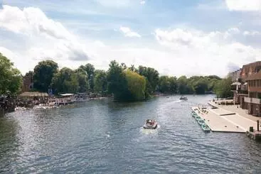 Hotelli The George Inn