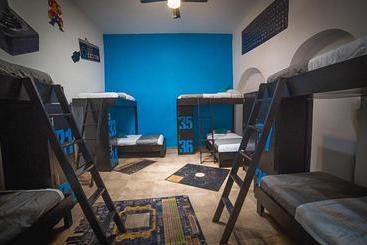 Hostal El Armario Hostel