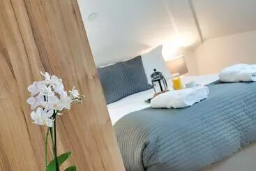 Apartamente turistice Base Serviced Apartments  Sir Thomas Street