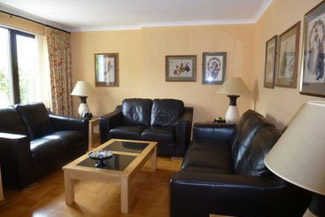 تختخواب و صبحانه Lochearn House