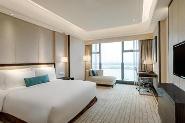 Crowne Plaza Guangzhou Zengcheng, An Ihg Hotel  Canton Fair Free Shuttle Bus