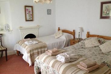 Пансион Exmoor Owl & Hawk Centre