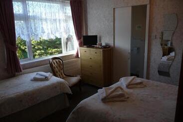 פנסיון High Ways House