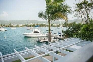 Seawind On The Bay   Apartments