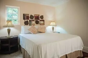 Seawind On The Bay   Apartments