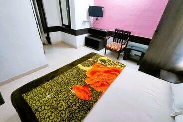 Hotel Staymaker Chakra Nayan Tara Sonu Inn