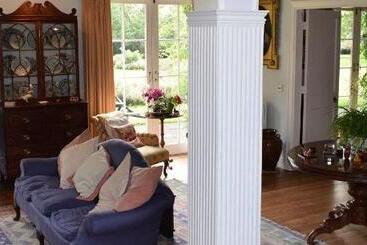 민박 Thornham Hall