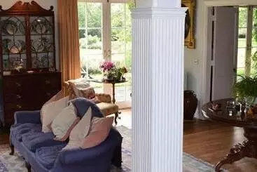 ベッドアンドブレックファースト Thornham Hall