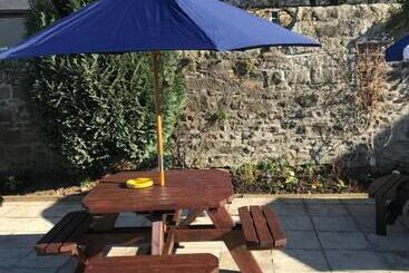 Hotel Coach And Horses