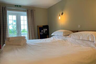 Hotel Halfway House Inn