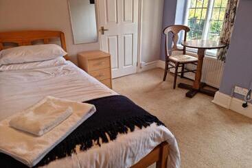 فندق The Three Horseshoes East Worldham