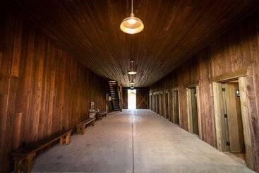 هتل روستایی Conestoga Ranch