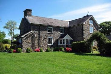 민박 Gwaenynog Farmhouse