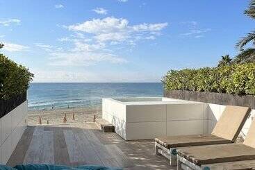 בית מלון כפרי Playa Grande By Tropical