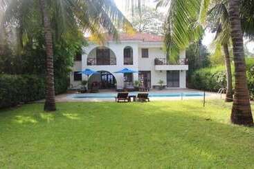 Niro Beach House Kusyombunguo Hotels Ltd