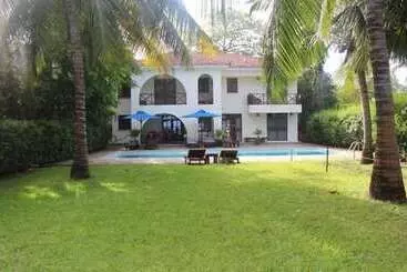 Niro Beach House Kusyombunguo Hotels Ltd