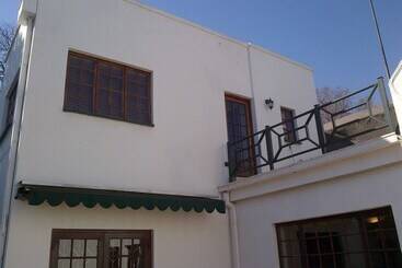 Пансион 77 On 8th Rosebank