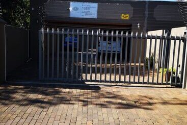 Pensió Ui Elemea Suites