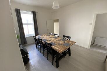 اقامتگاه Beautiful Modern 3 Bed House In Wallasey Near City