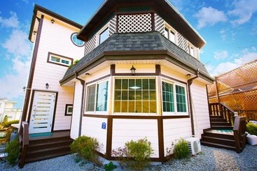 Ganghwado Pine Tree Pension