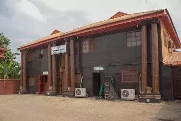 Janny Paul Hotel & Suites