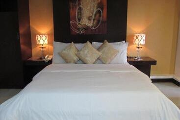 Отель Oyster Plaza