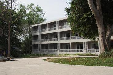 Отель Romruen Samed Resort