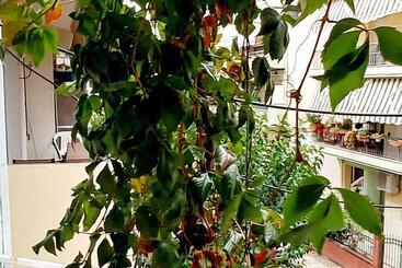 مبيت وإفطار Home Sweet Home 3bedrooms Premium Big House Thessaloniki 110m Playroom Free Indoor Parking