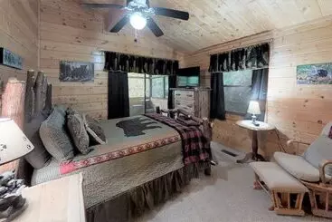 Mökkimajoitus Creeksong Hollow