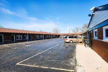 Manor Motel By Oyo Near Oak Brook/chicago Westchester