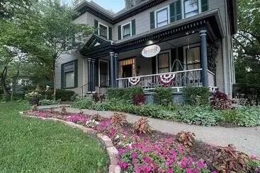 ベッドアンドブレックファースト Loganberry Inn