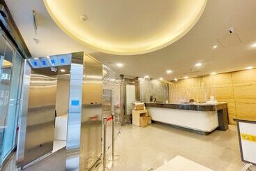 Hub Hotel Banqiao Station