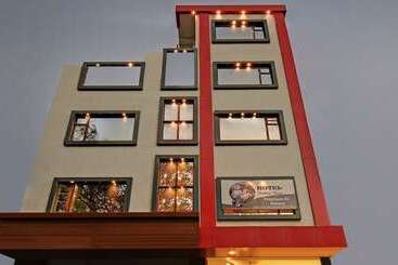 Hotel Treebo Varsha Palace