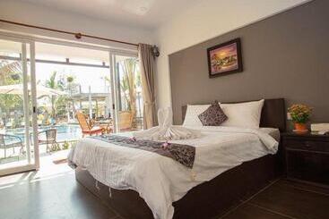 בית מלון כפרי Sea Breeze Resort