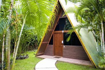 هتل Y Bungalows El Jardín