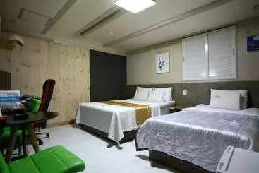 Motel Osan Nyx Fox