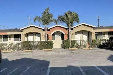 مُتل Villa Inn & Suites