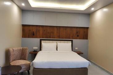 هتل Palm International