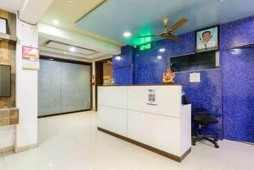 בית מלון כפרי Ganesh Banquet Dining And