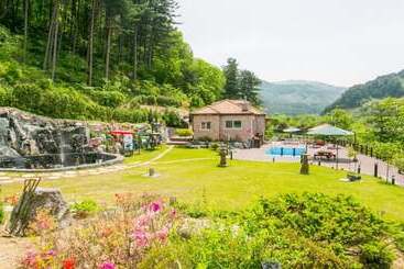 Gapyeong Min House Pension
