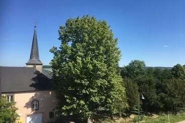 تختخواب و صبحانه Green & Breakfast