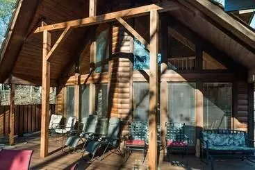 コテージ Deer Trail Includes Sunken Hot Tub And Wood Fireplace By Redawning