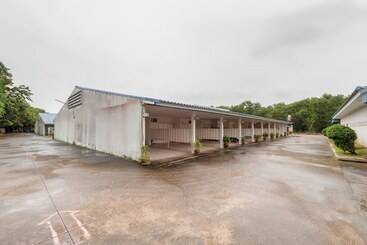 Hotel Oyo 764 Lets Go