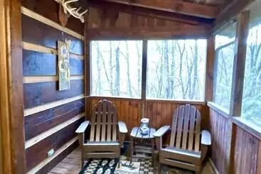 Mökkimajoitus Leave The Stress Behind!  Private Hot Tub, Pet And Motorcycle Friendly, Let Peace And Nature Surroun