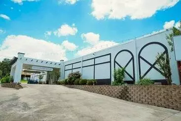 Hotelli Lone Star Glamp Inn