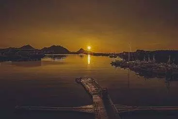 Mökkimajoitus Kræmmervika Havn