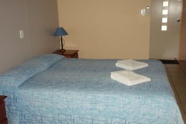 Gladstone Village Motel