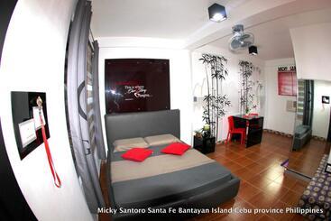 Micky Santoro Hotel & Restaurant