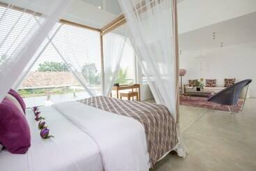 Отель Sri Sharavi Beach Villas & Spa